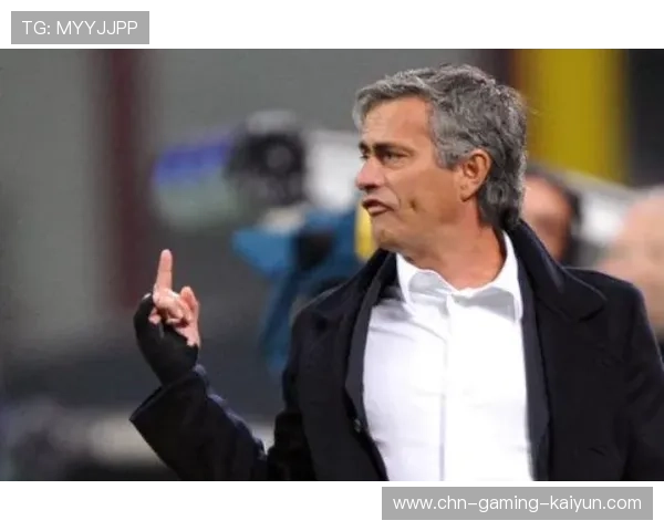 足球主教练怒怼记者：会踢你上！