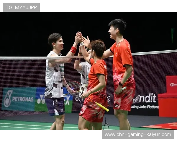 羽毛球双打竞技，挑战极限——一场“球拍断三把”的精彩较量